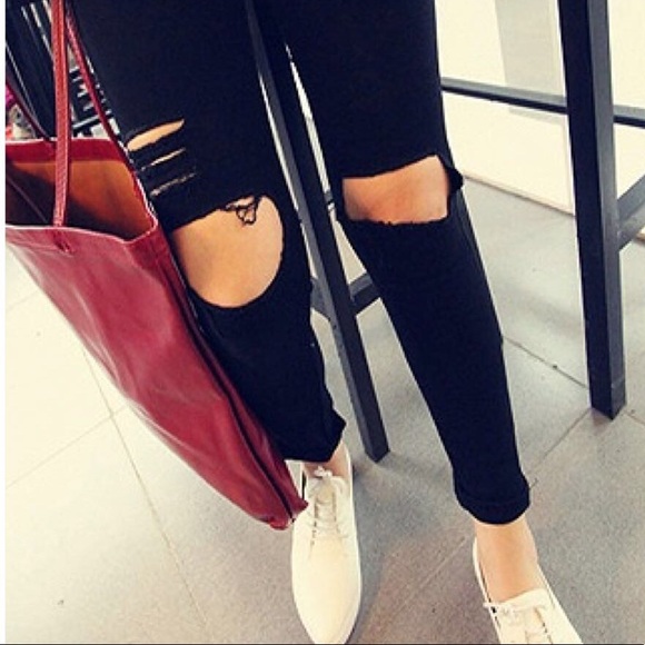 🆕 Super Stretch Distressed Black Skinnies - Picture 2 of 5